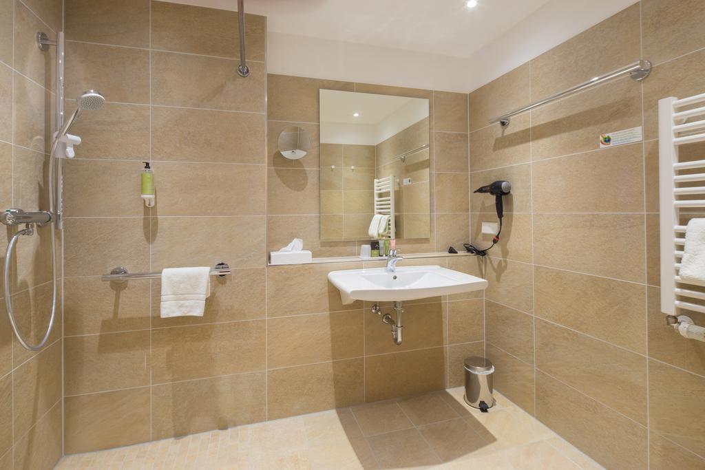 Gda Hotel Neustadt An Der Weinstrasse Room photo
